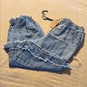 Frayed Hem Cropped Pants